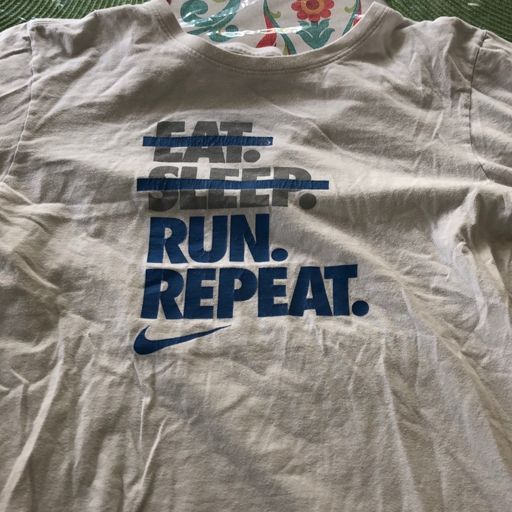 Short sleeved white nike T shirt